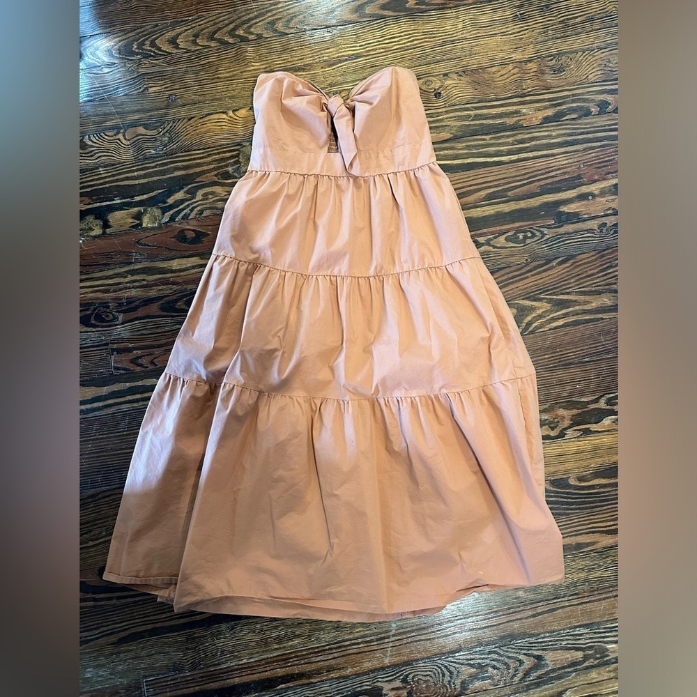 URBAN OUTFITTERS Strapless Tiered Dress in Peach